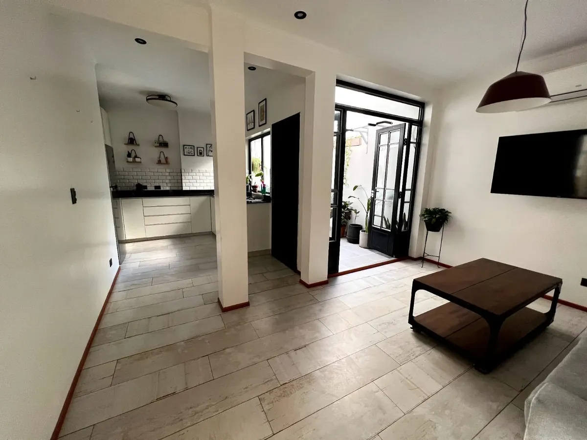 Departamento En Pb En Tronador 1599. Disponible Desde El 10/8. 1 Dormitorio En Suite, Living, Cocina, Toilette Y Patio. Seguridad 24 Hs. Incluye Luz, Gas, Agua, Abl E Internet.