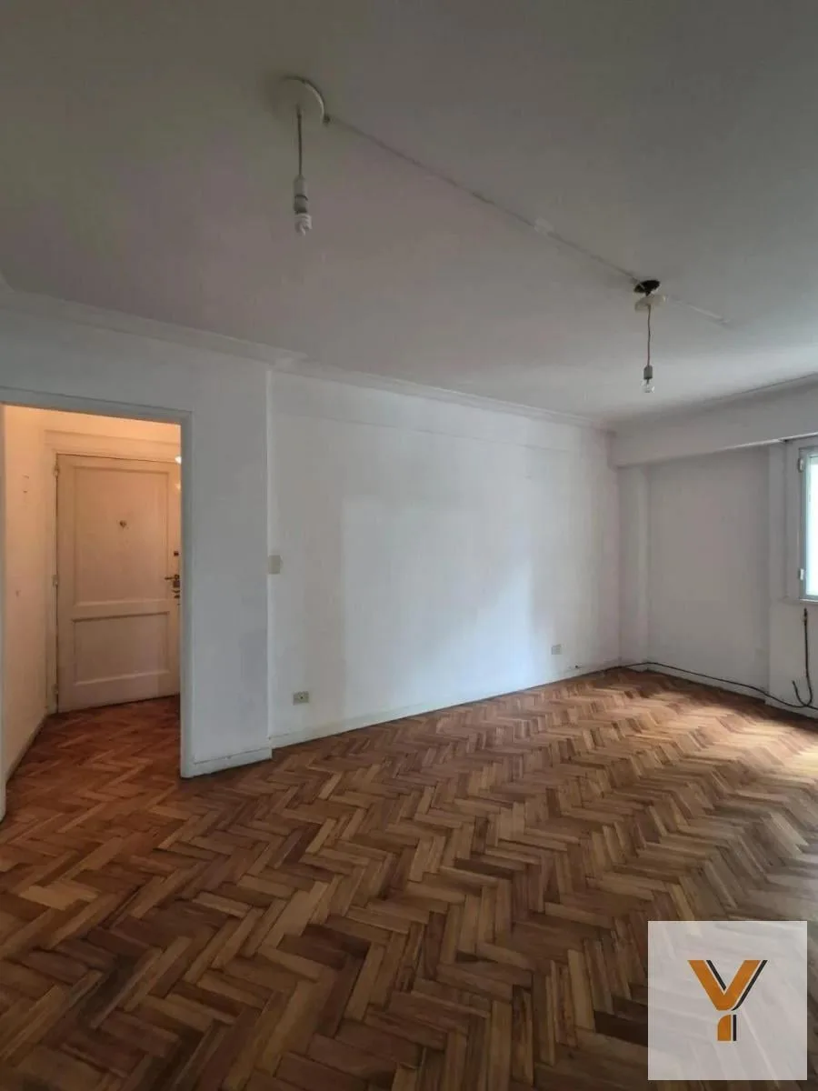 Departamento con balcón y pileta