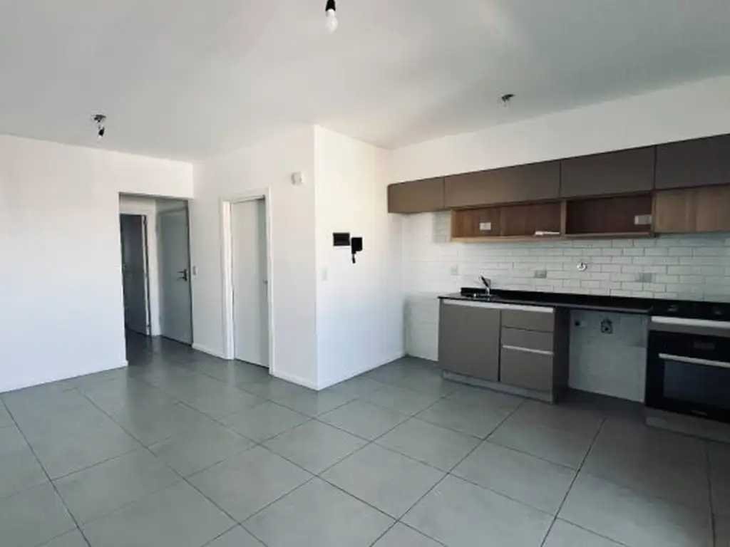 Departamento con DVH y balcón semicubierto