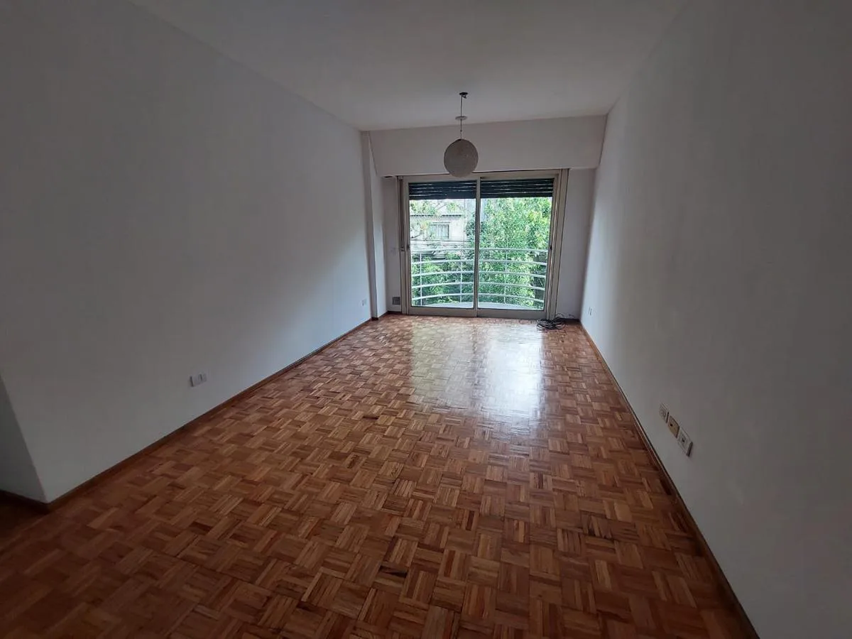 3 ambientes con cochera y balcón