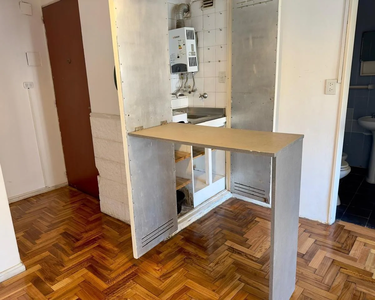 Monoambiente con balcón en Recoleta