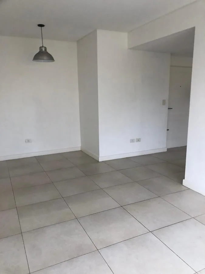 Departamento con balcón corrido