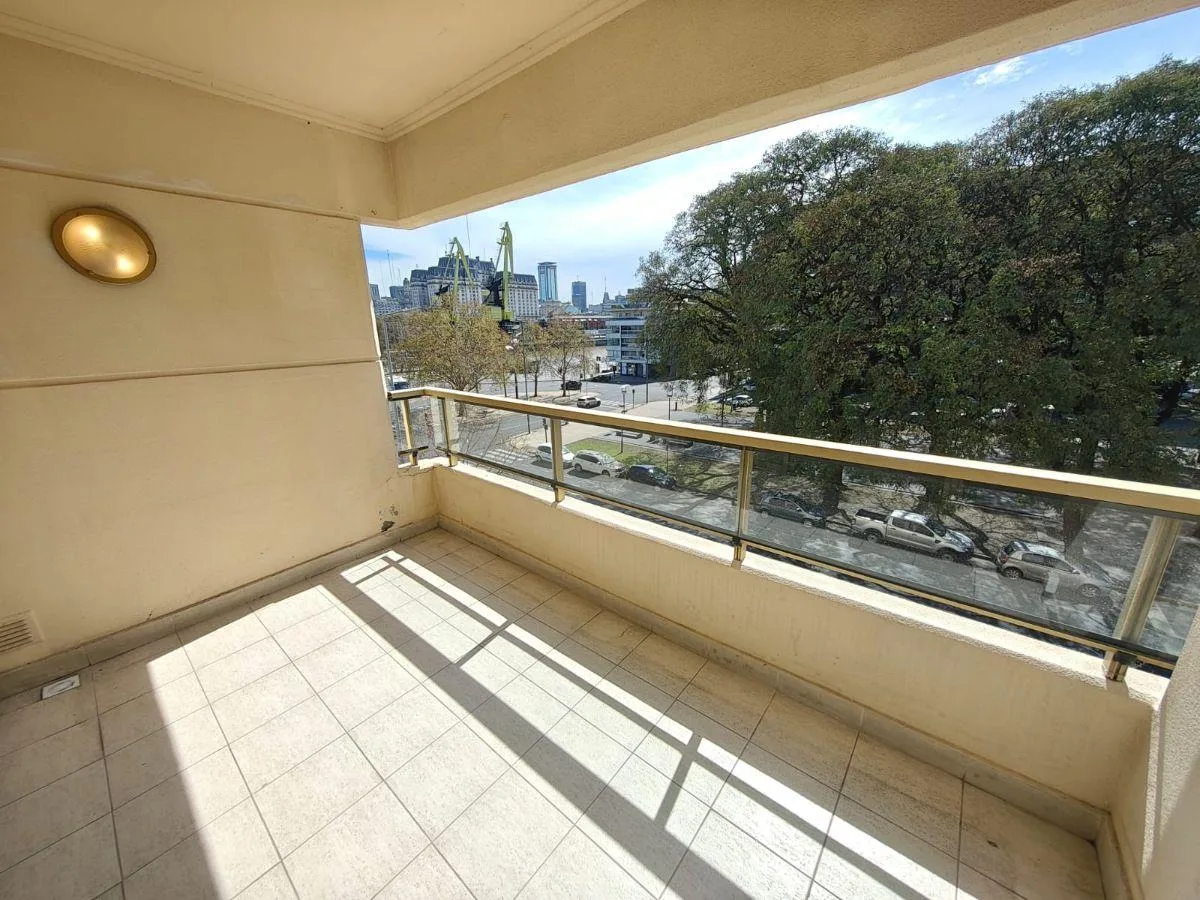 Departamento en Puerto Madero con balcón