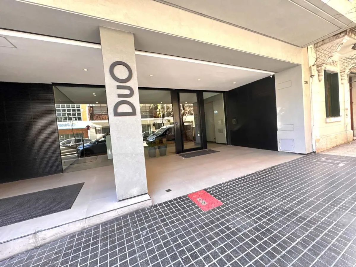 Monoambiente con balcón y amenities