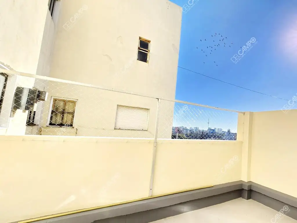 Departamento con terraza y balcón