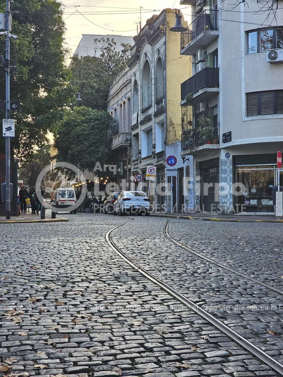 Departamento De 2amb Y Medio, En  Alquiler En Casco Histórico
