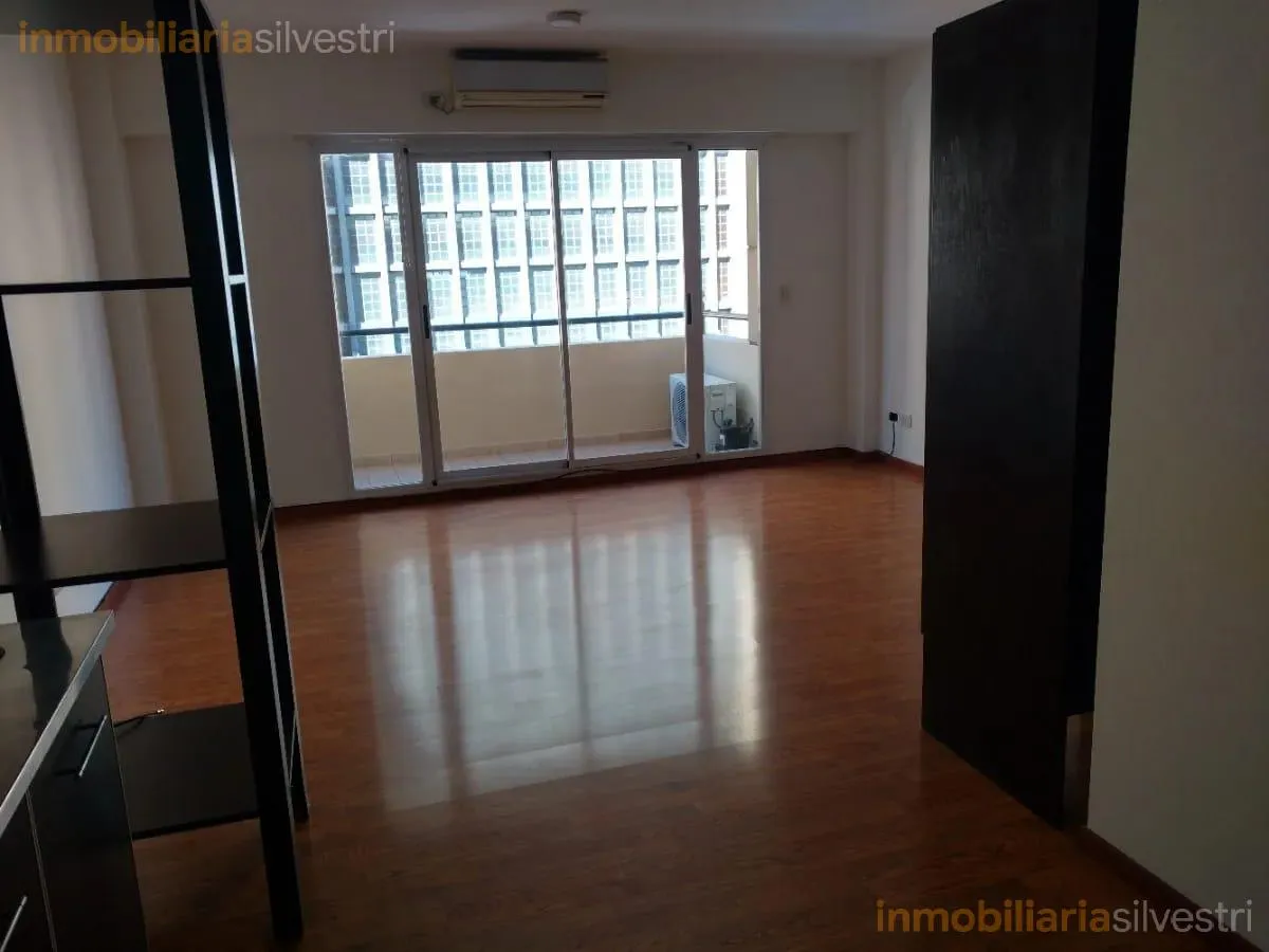 Monoambiente con balcón en Almagro