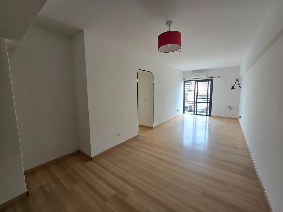 2° piso con balcón en Caballito