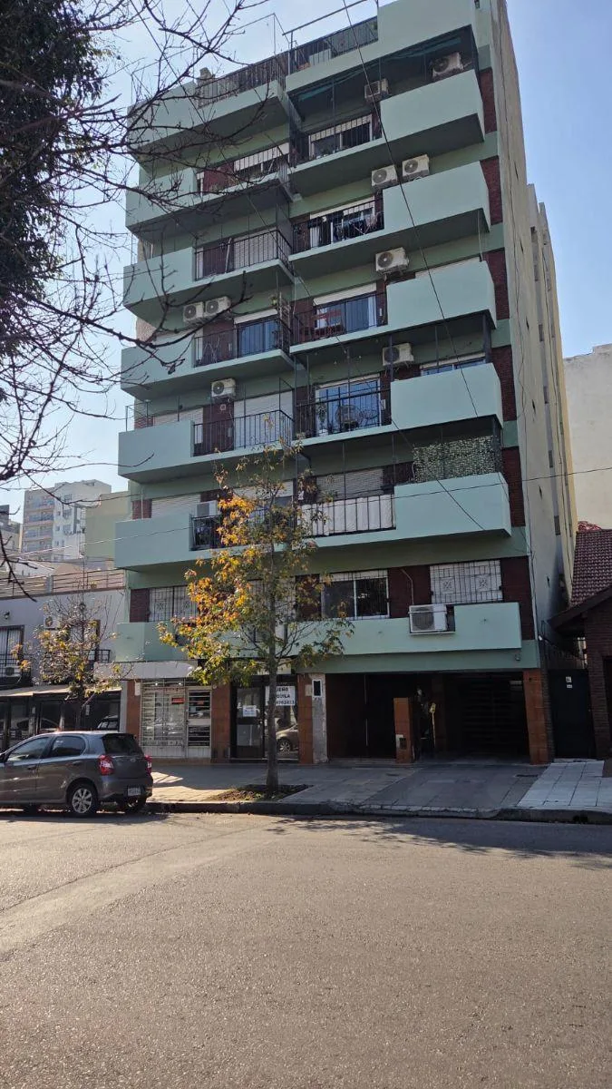 2 ambientes contrafrente con balcón