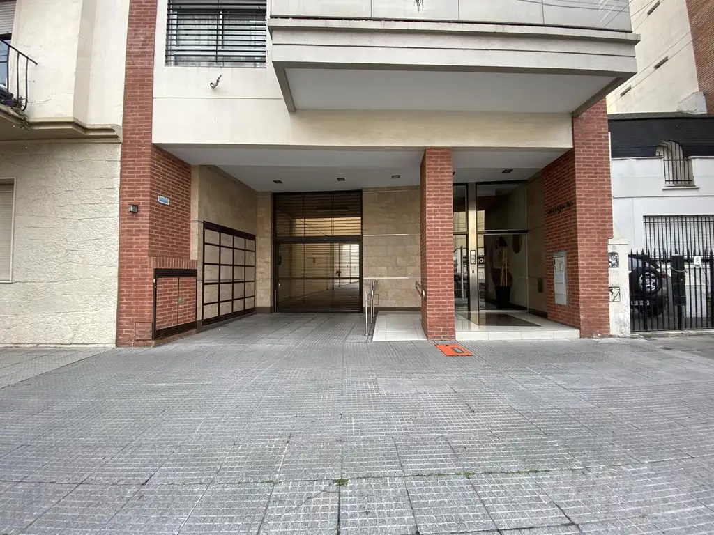 Semipiso con balcón en Caballito