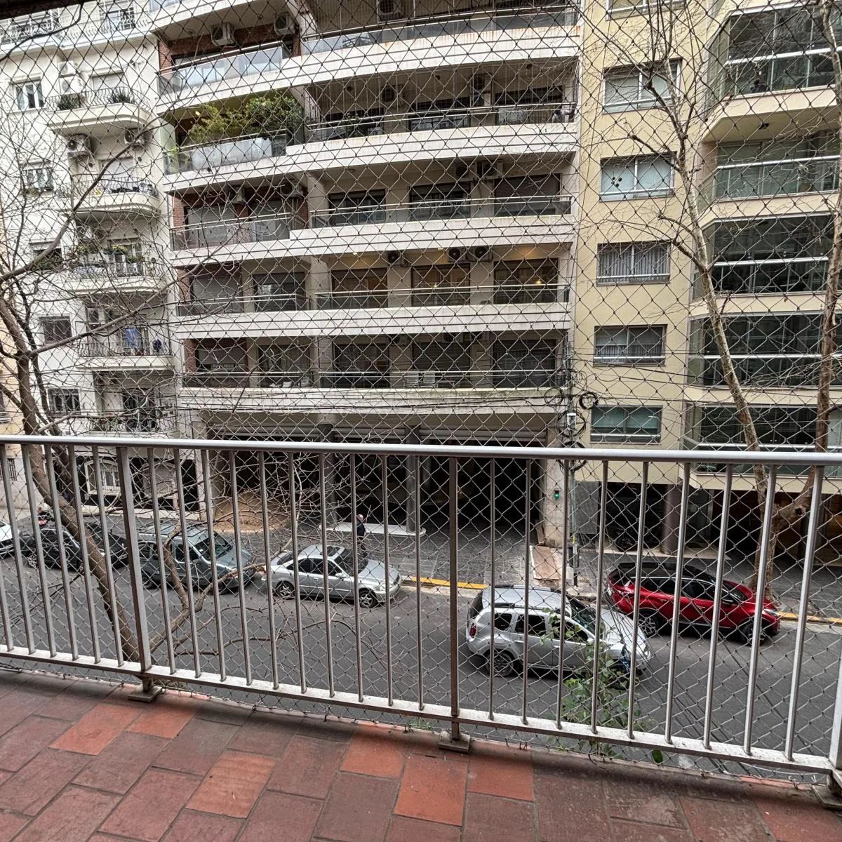 Monoambiente con balcón a la calle