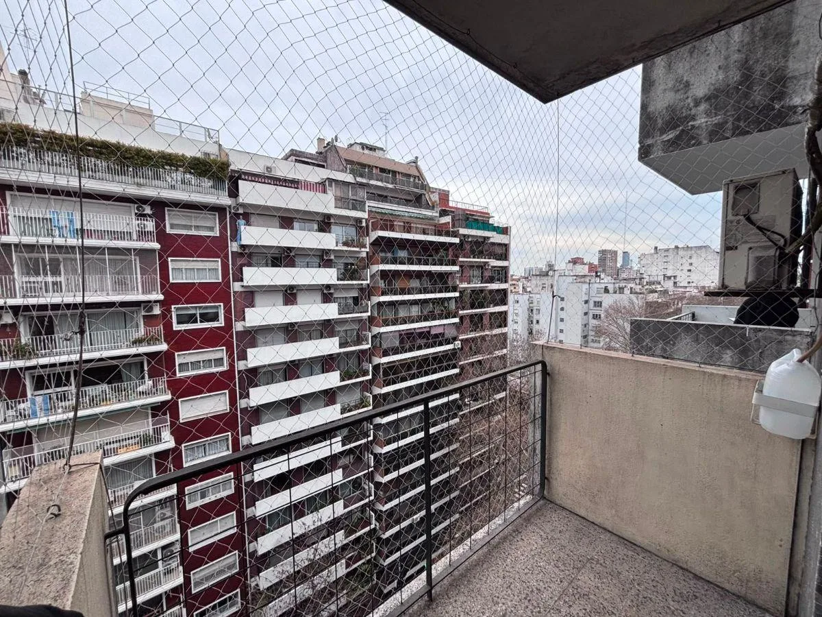 Monoambiente con balcón al frente