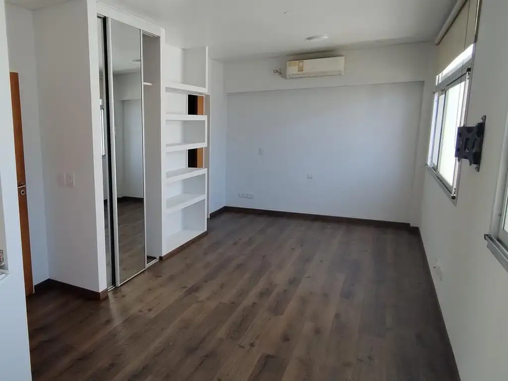 Monoambiente con terraza y parrilla