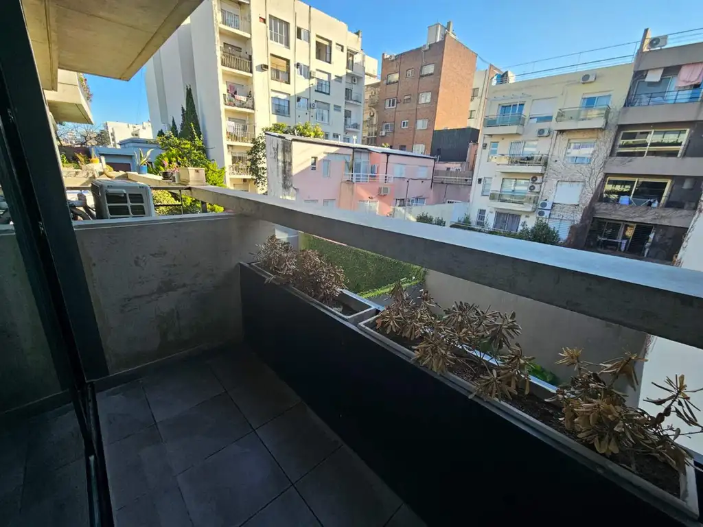 Monoambiente amoblado con balcón