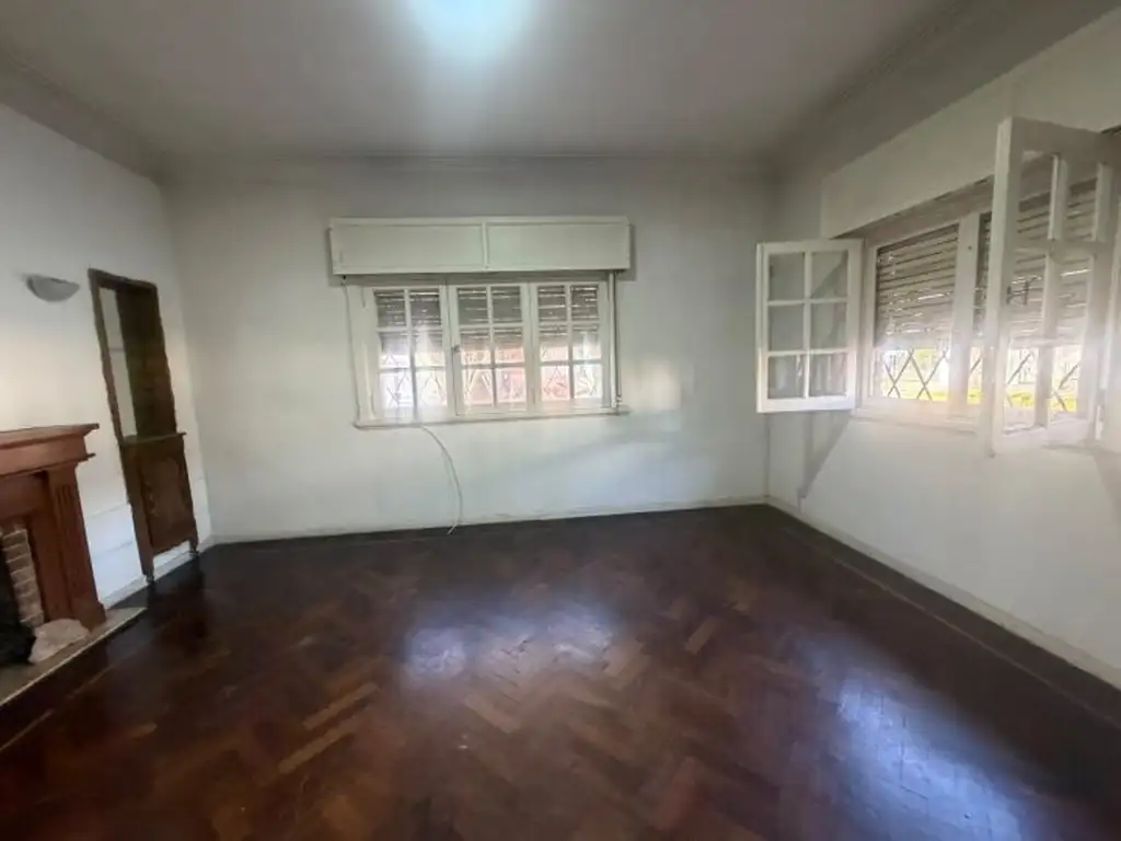 Casa en esquina con parrilla