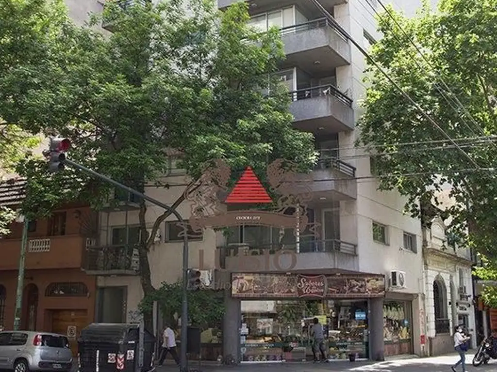 Departamento con balcón al frente