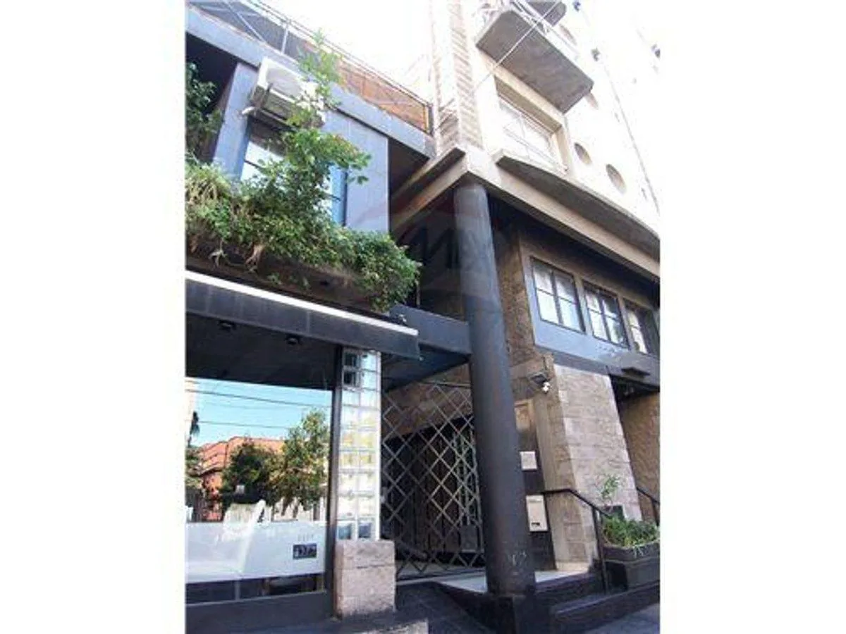 Monoambiente dividido con balcón
