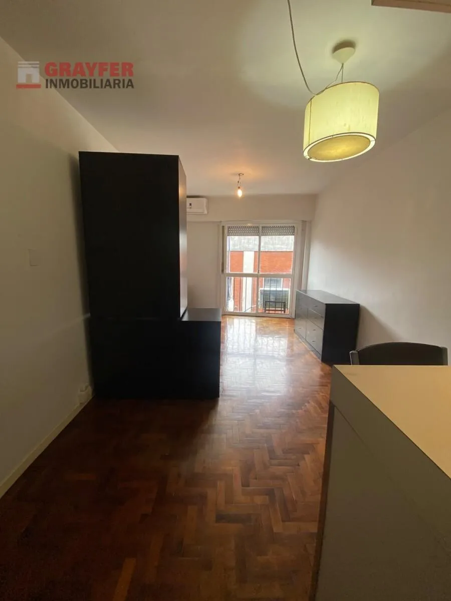 Monoambiente al frente con cocina a gas