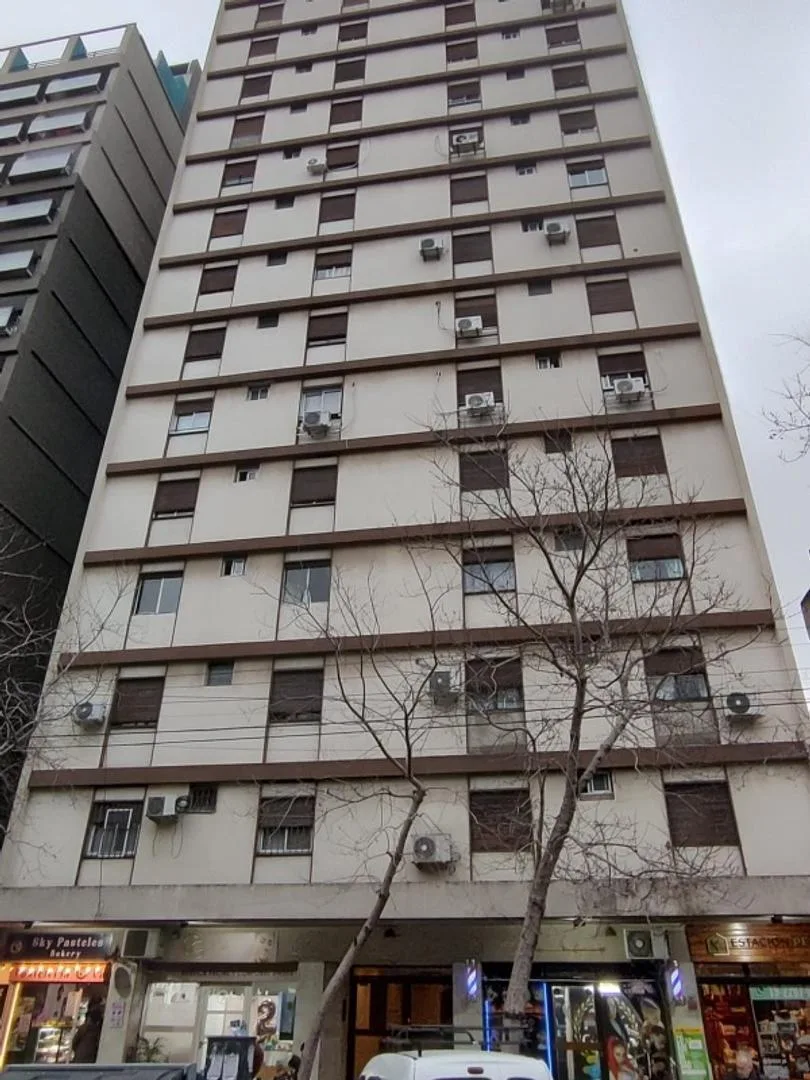 Departamento al frente luminoso