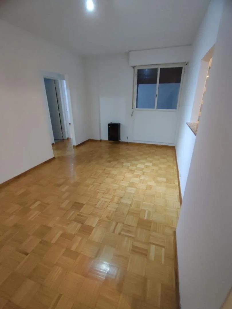 Departamento al frente luminoso