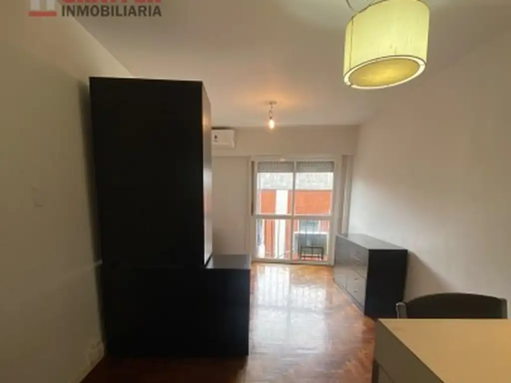 Monoambiente al frente con cocina a gas
