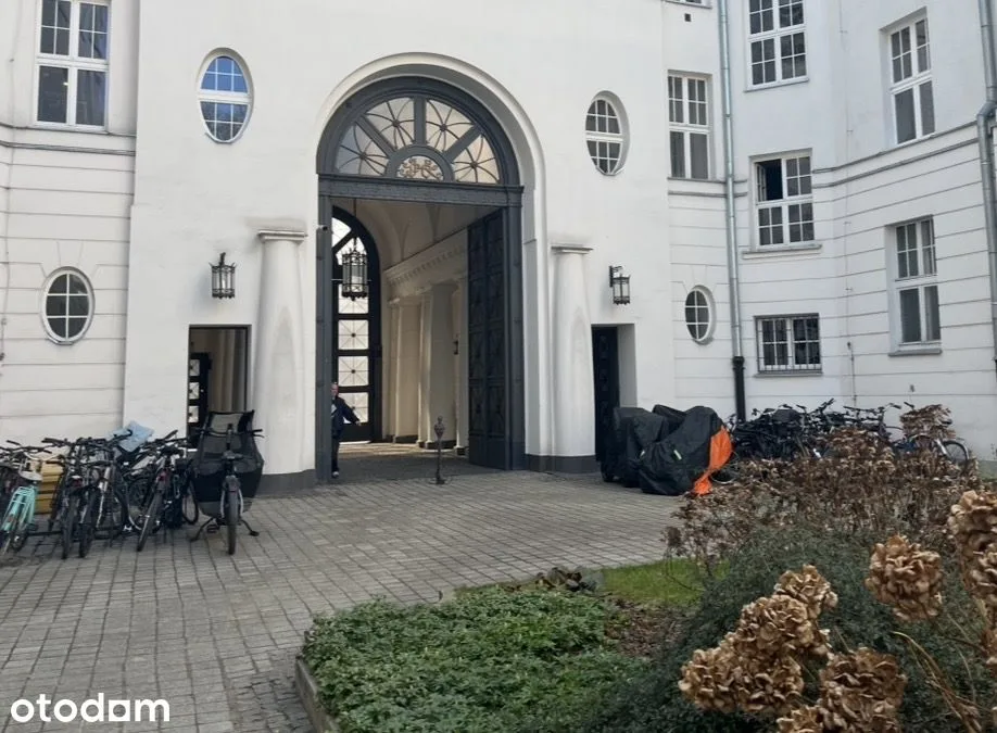 W zabytkowej kamienice wysokie nowoczesne