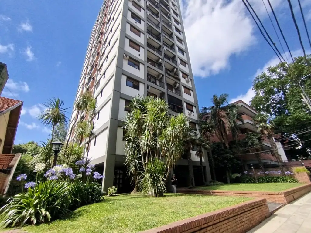 16º piso con balcón y vista al río