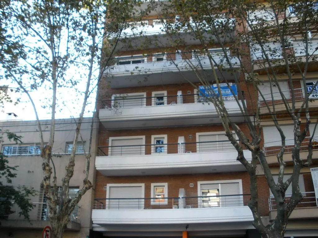 Monoambiente con balcón y vista