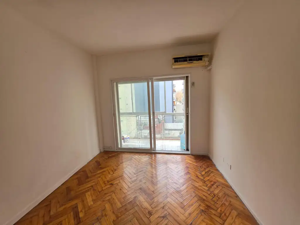 6to piso al frente con balcón