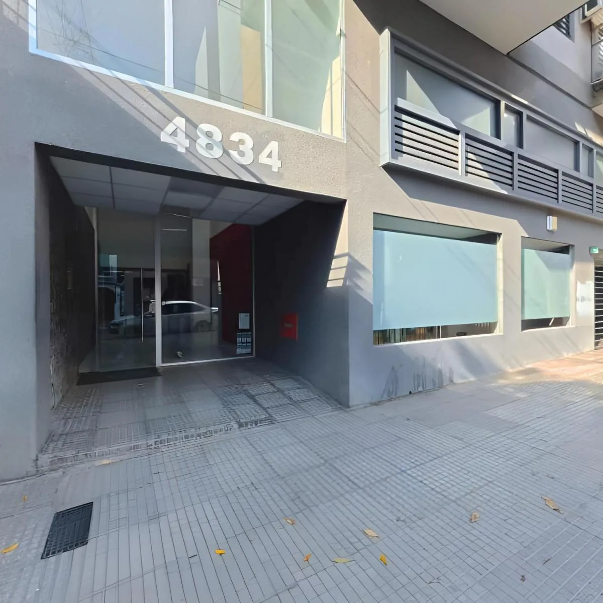 3er piso con balcón francés