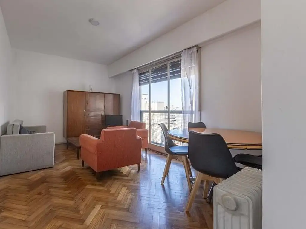 Departamento en San Telmo con balcón francés