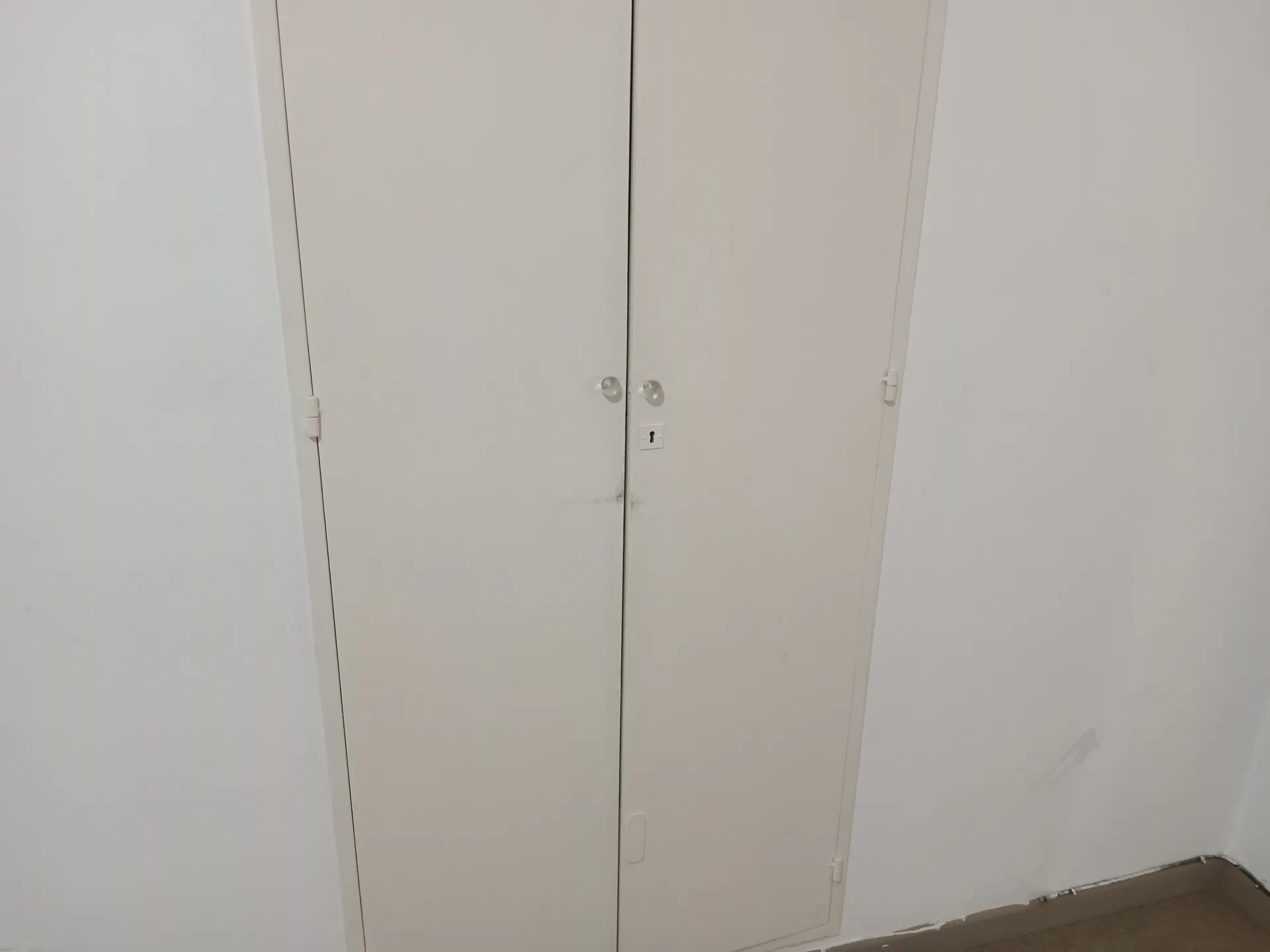 Bright studio with 24h security