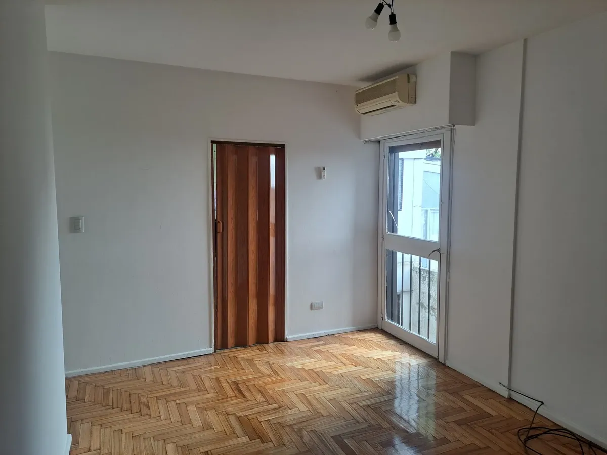 2-room unit with AC and closet