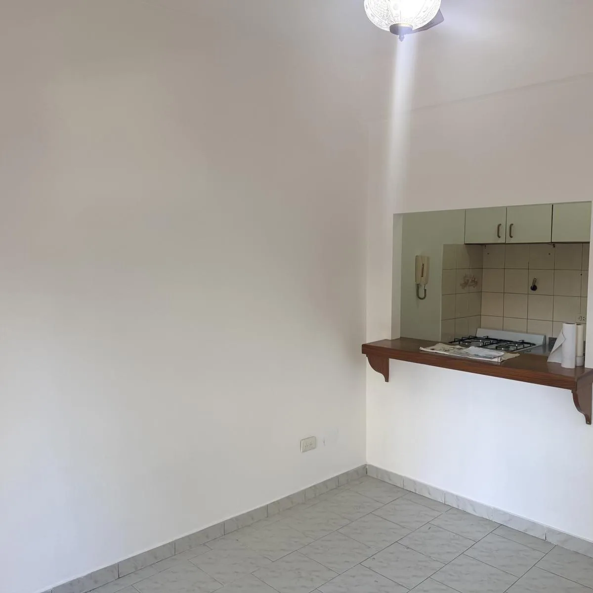 Monoambiente Al Frente Luminoso, Cocina Separada y Baño Completo!