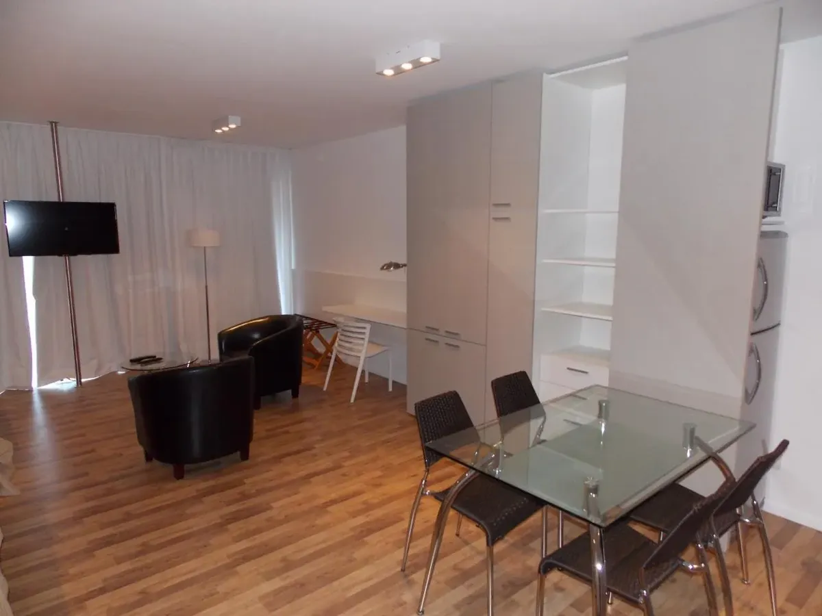 Loft amoblado con balcón
