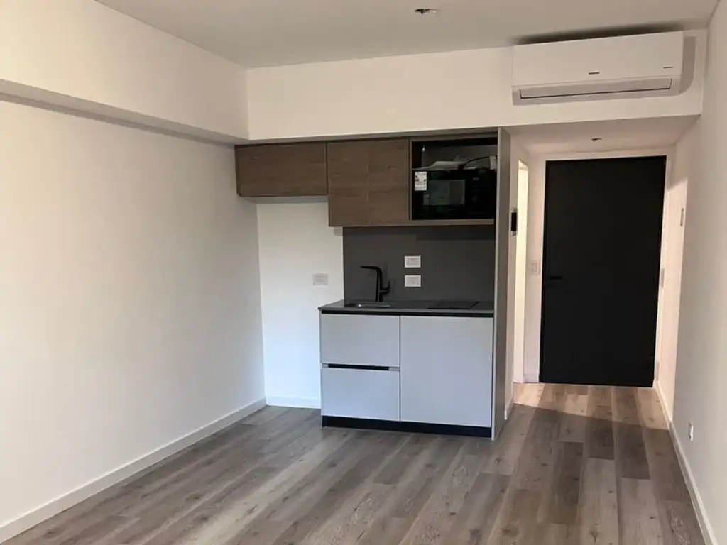 Monoambiente con balcón y amenities