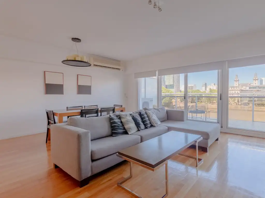 Dúplex con 4 balcones y cochera