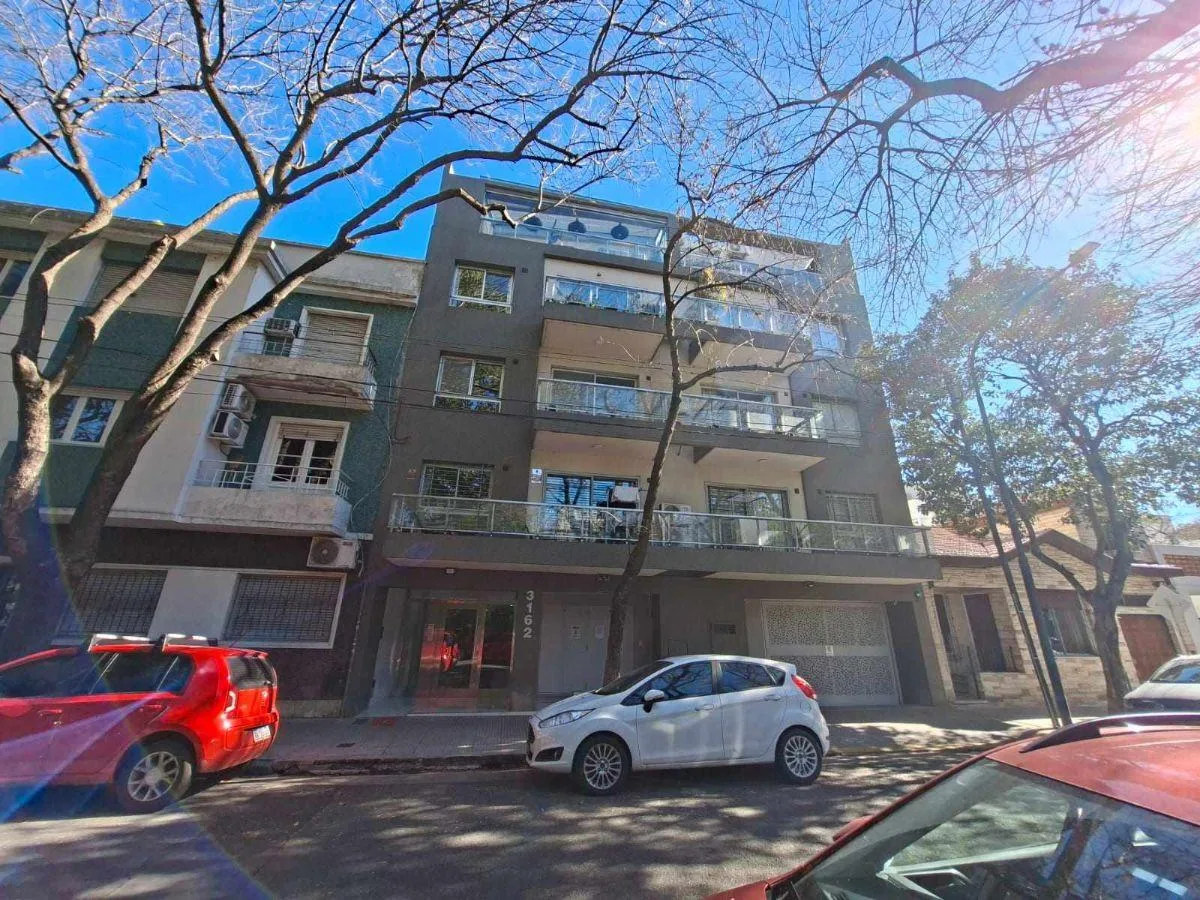 Monoambiente con patio y cochera
