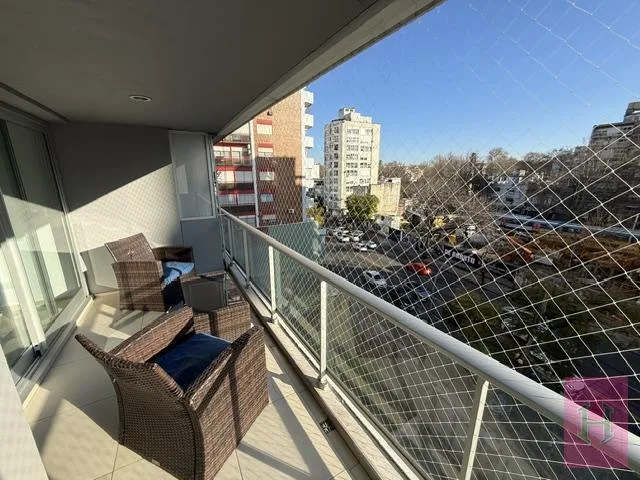 2 ambientes con balcón aterrazado