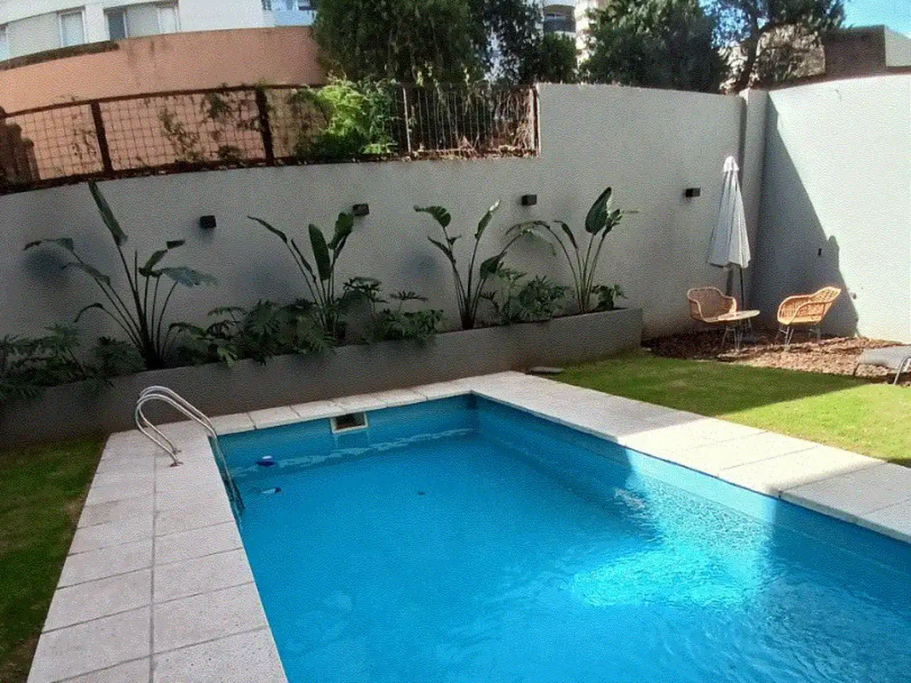 Monoambiente con balcón y pileta