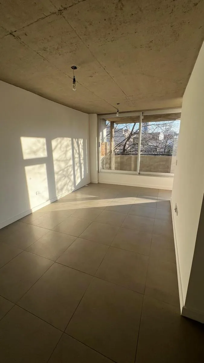 2 ambientes con balcón y cochera