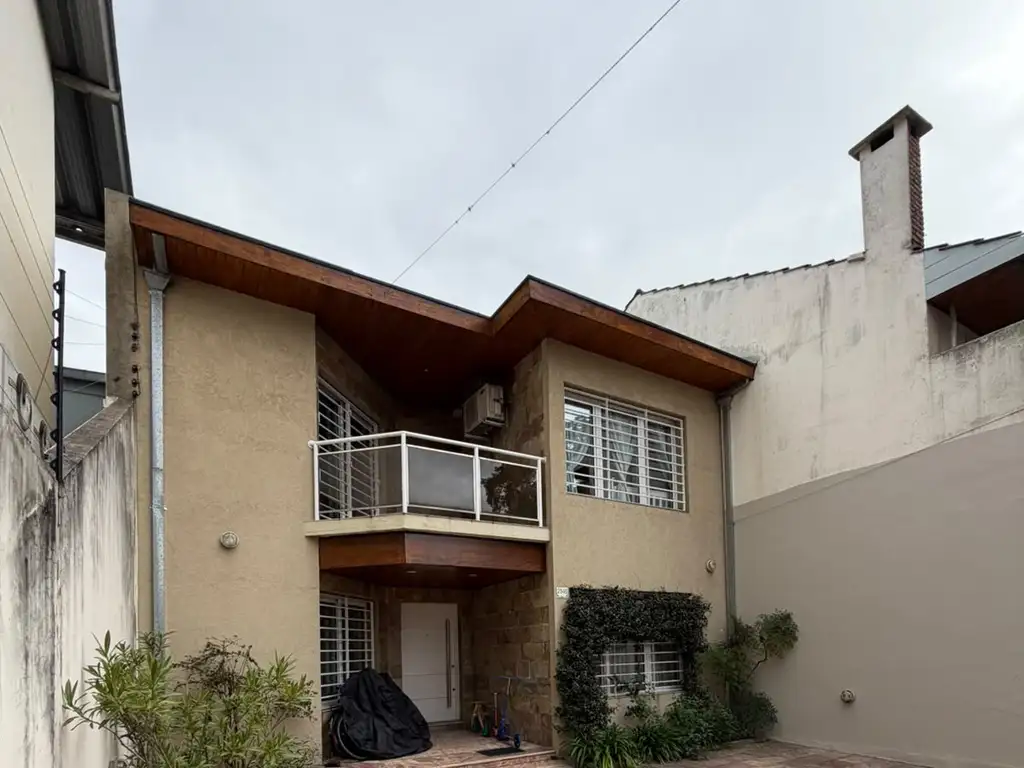 Olivos house with garden