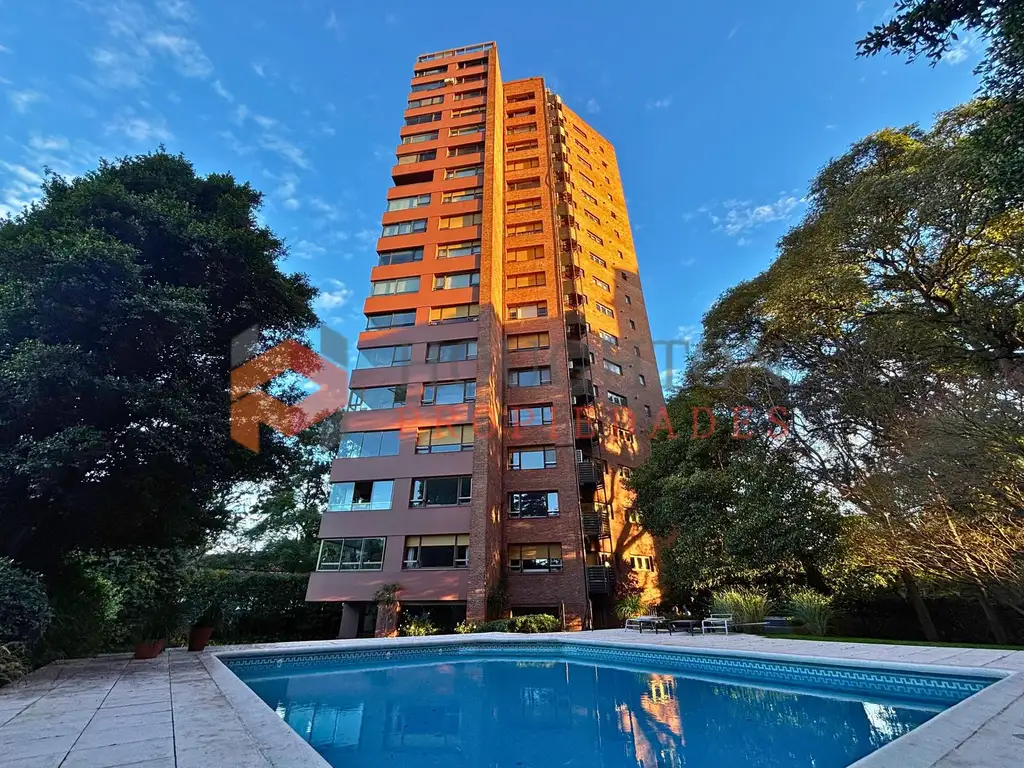 Departamento en piso 12 con balcón