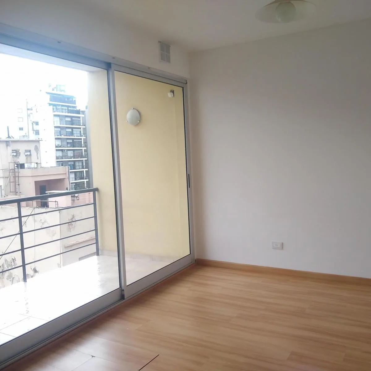 Monoambiente con balcón y jacuzzi