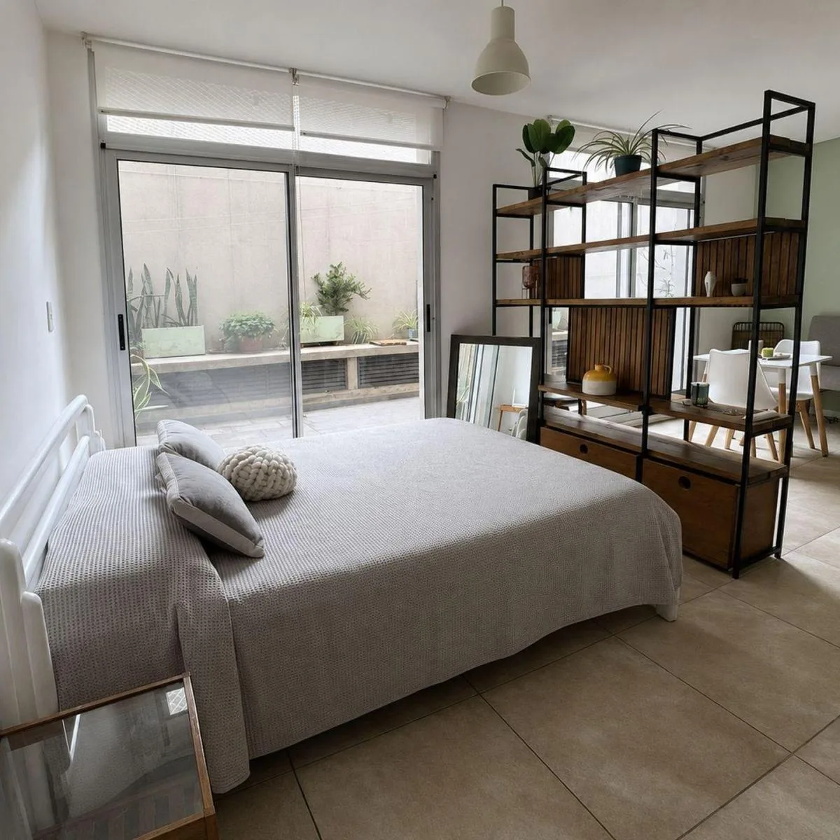 Monoambiente con patio y amenities