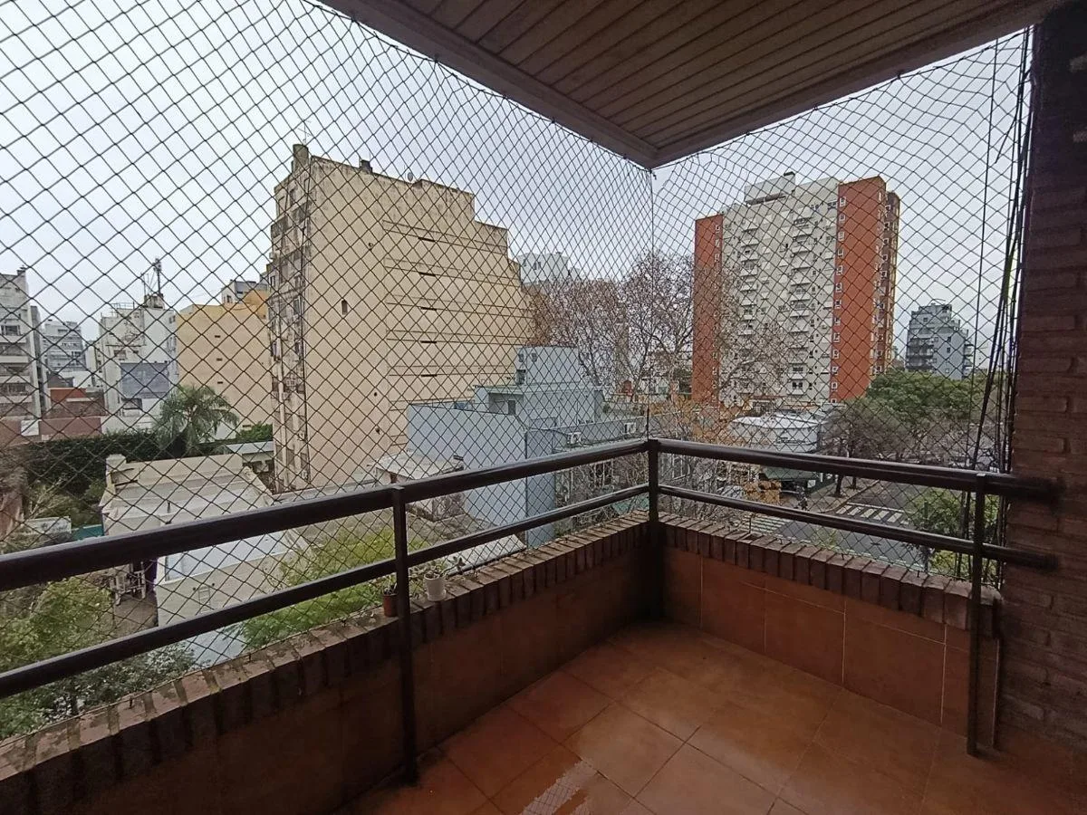 3 ambientes al frente con cochera