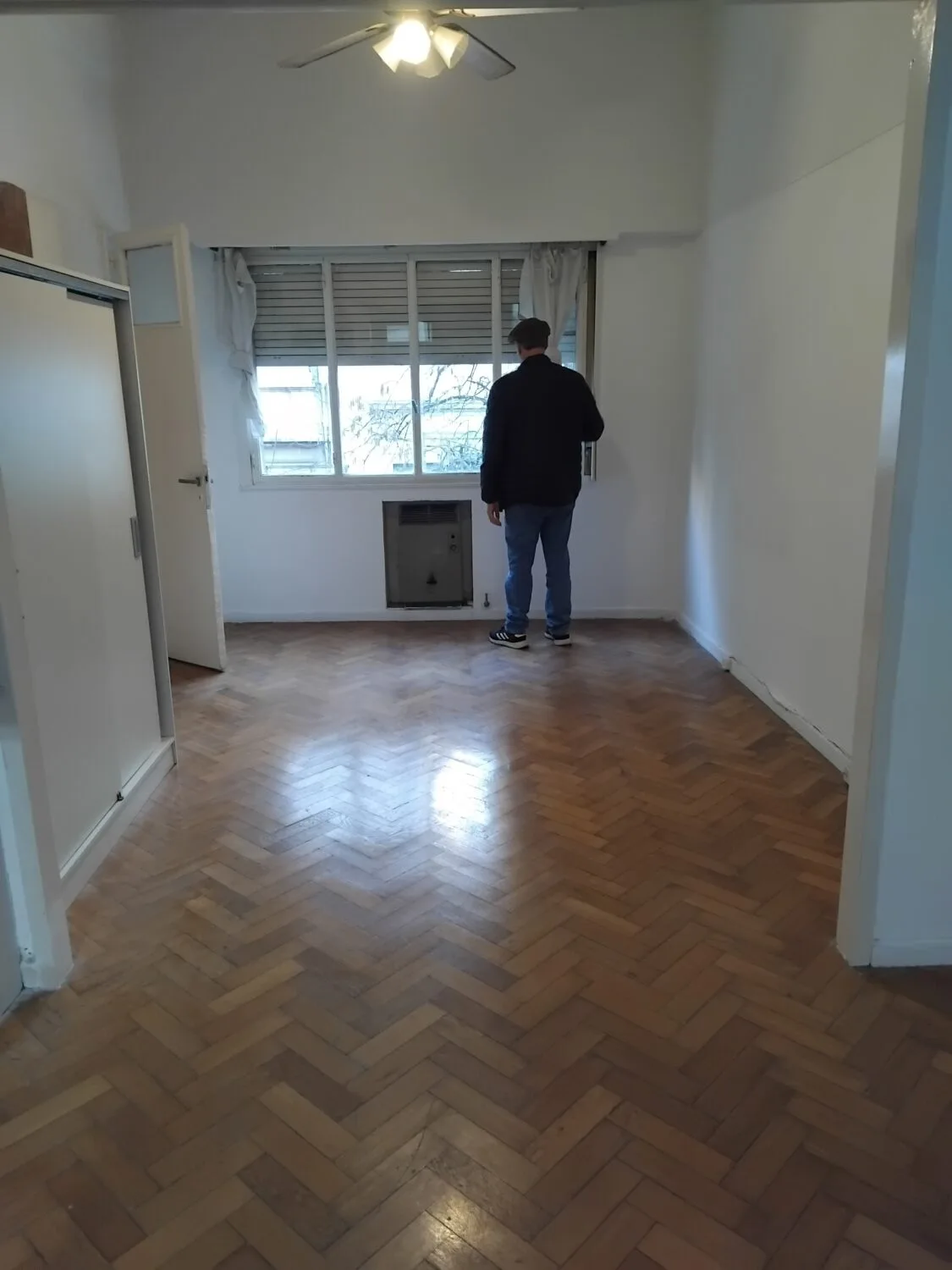 Делимый студио в Конгресо