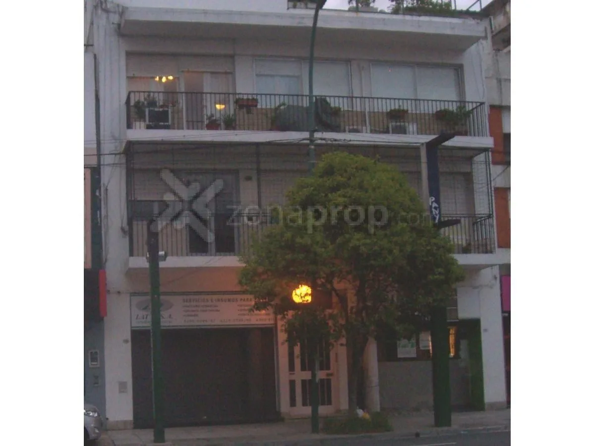 Monoambiente con patio en Vicente López