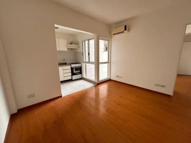 Departamento 2 ambientes lateral con A/A