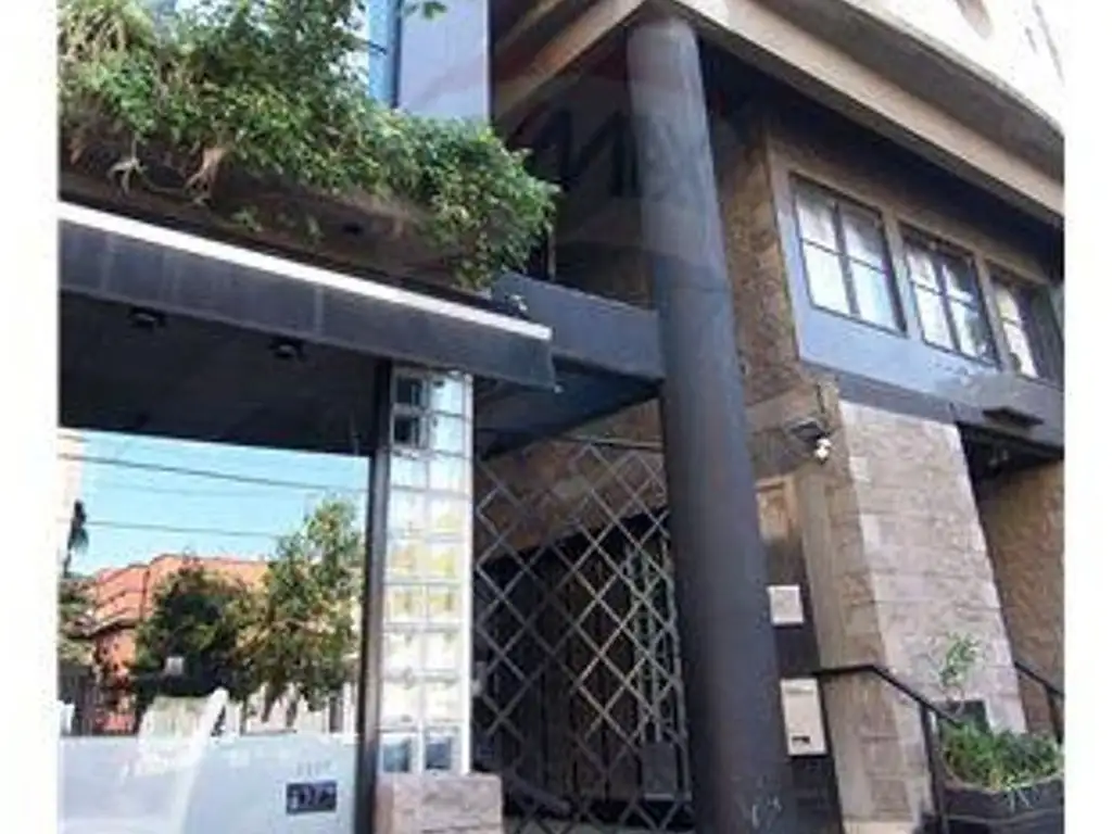 Monoambiente dividido con balcón